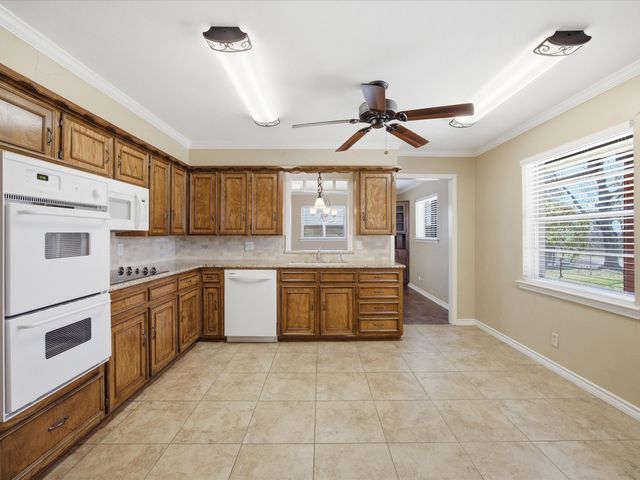 309 Highland Drive, Ennis, TX 75119