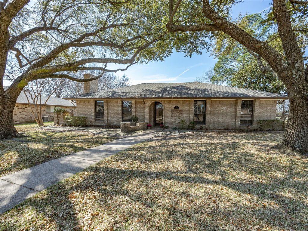 309 Highland Drive, Ennis, TX 75119