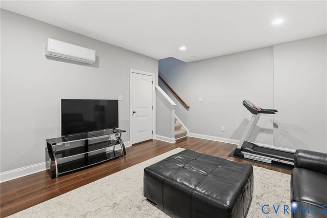 17004 Gossamer Dr, Moseley, VA 23120