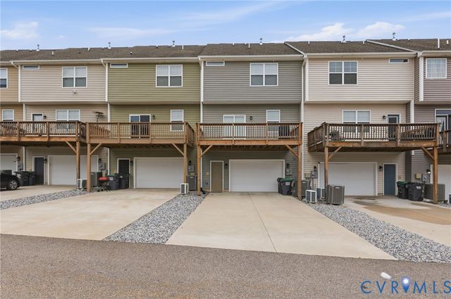 17004 Gossamer Dr, Moseley, VA 23120