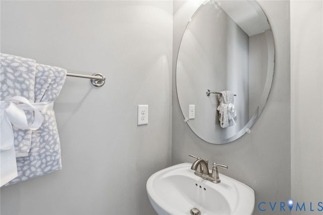 17004 Gossamer Dr, Moseley, VA 23120