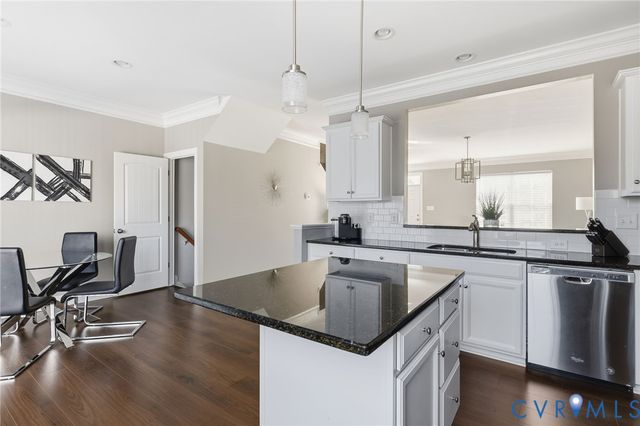 17004 Gossamer Dr, Moseley, VA 23120