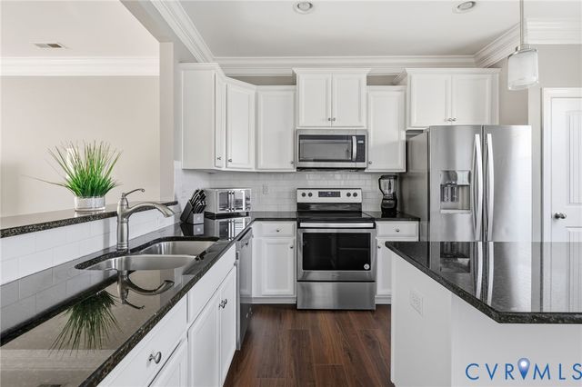 17004 Gossamer Dr, Moseley, VA 23120