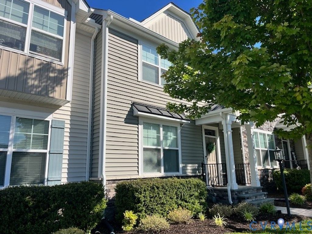 17004 Gossamer Dr, Moseley, VA 23120
