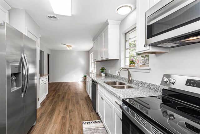 1124 S Stacy Ave, Gonzales, LA 70737