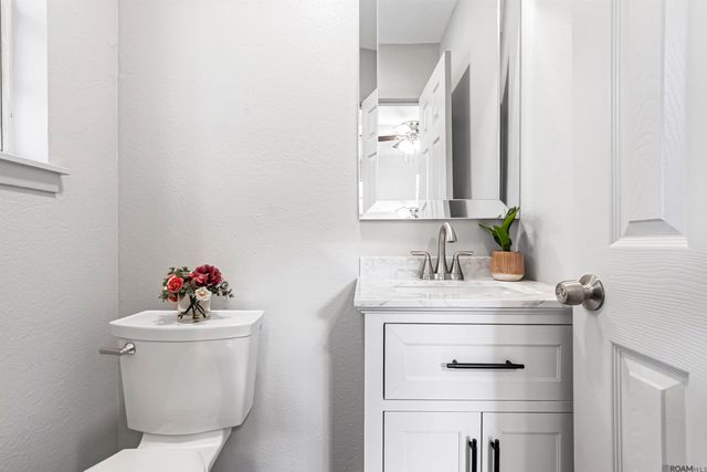 1124 S Stacy Ave, Gonzales, LA 70737