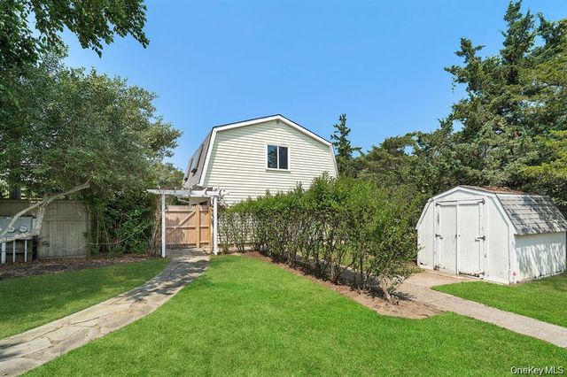 35 Gardners Lane, Hampton Bays, NY 11946