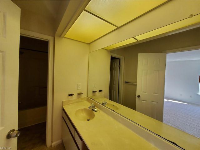 833 Quesnel DR, Virginia Beach, VA 23454