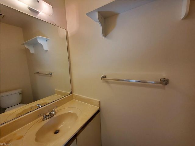 833 Quesnel DR, Virginia Beach, VA 23454