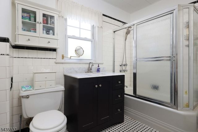 17 Wellesley St, Maplewood Twp., NJ 07040
