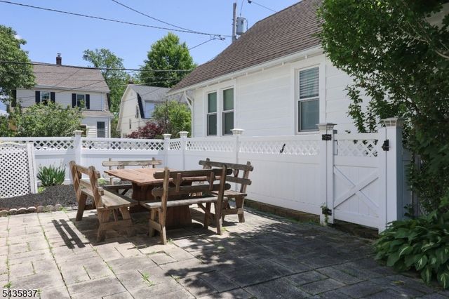 17 Wellesley St, Maplewood Twp., NJ 07040