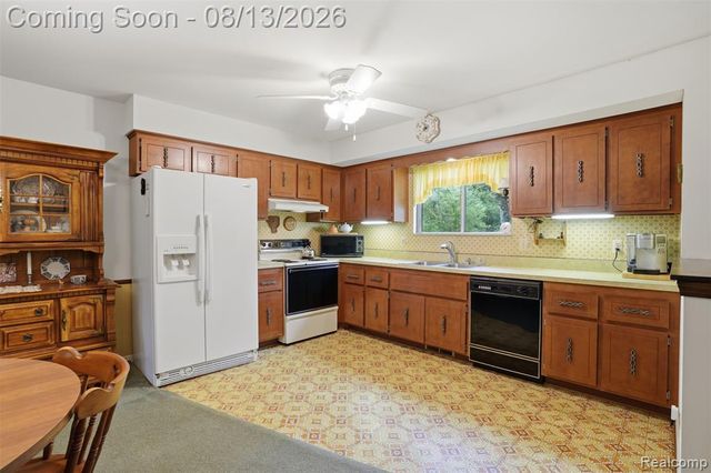 2742 Parkway Place, Hartland, MI 48353