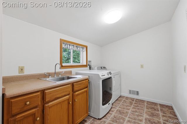 2742 Parkway Place, Hartland, MI 48353