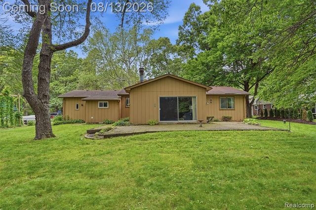 2742 Parkway Place, Hartland, MI 48353