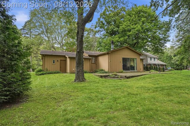 2742 Parkway Place, Hartland, MI 48353