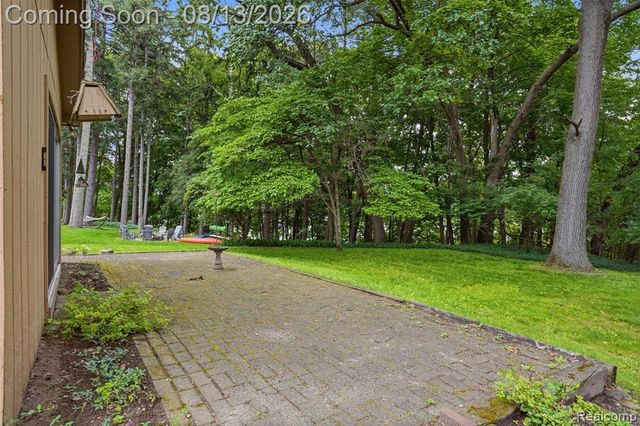2742 Parkway Place, Hartland, MI 48353