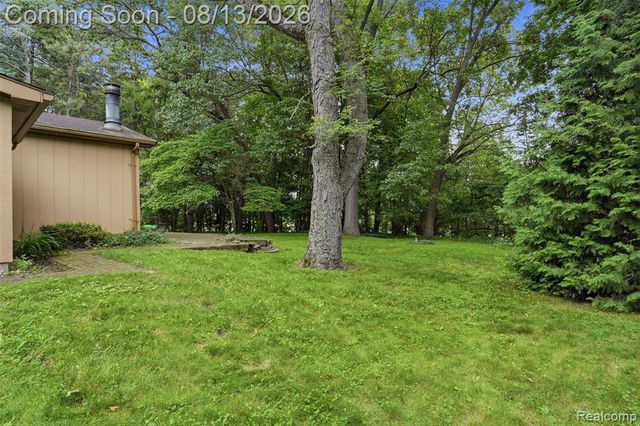 2742 Parkway Place, Hartland, MI 48353