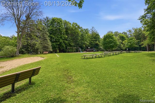 2742 Parkway Place, Hartland, MI 48353