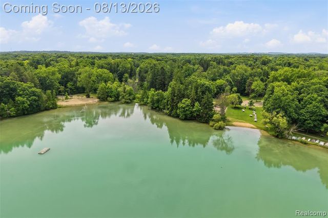 2742 Parkway Place, Hartland, MI 48353