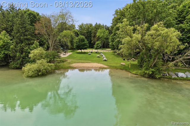 2742 Parkway Place, Hartland, MI 48353