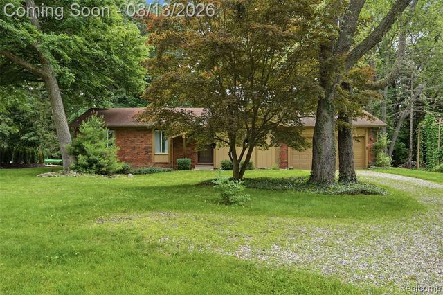 2742 Parkway Place, Hartland, MI 48353