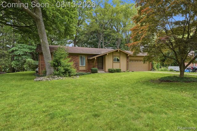2742 Parkway Place, Hartland, MI 48353