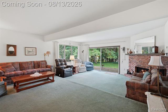 2742 Parkway Place, Hartland, MI 48353