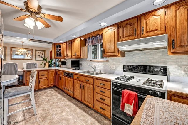 15425 Richard Drive, Brook Park, OH 44142