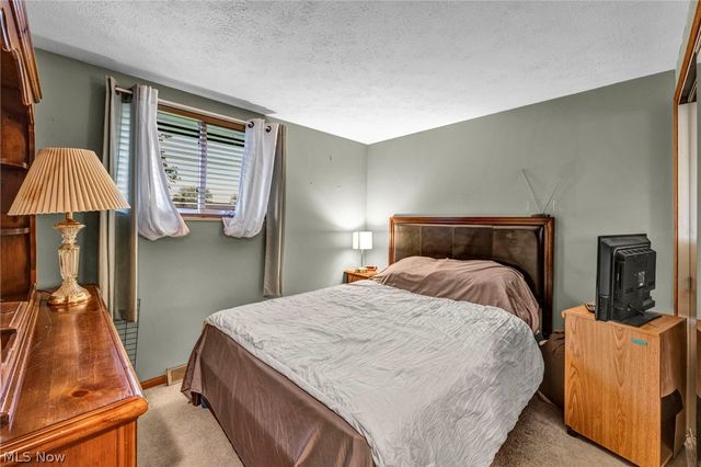 15425 Richard Drive, Brook Park, OH 44142