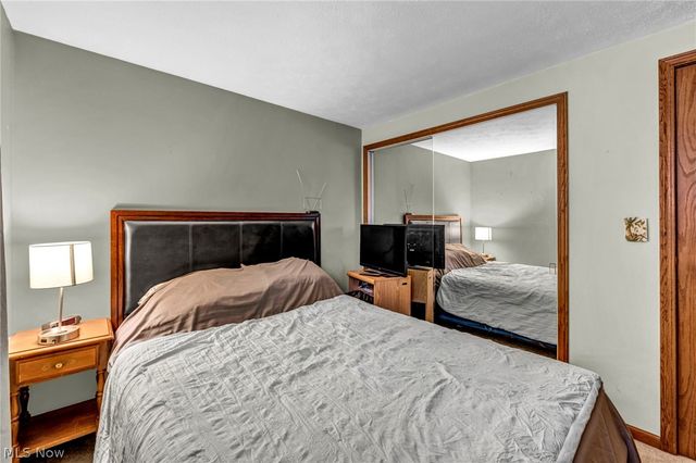 15425 Richard Drive, Brook Park, OH 44142