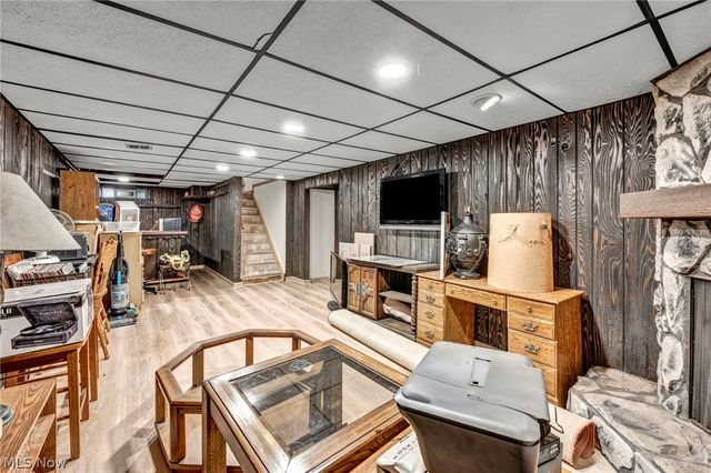 15425 Richard Drive, Brook Park, OH 44142