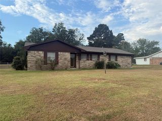 950 Fairview, Blossom, TX 75416