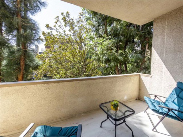 1944 Glendon 209, Los Angeles, CA 90025