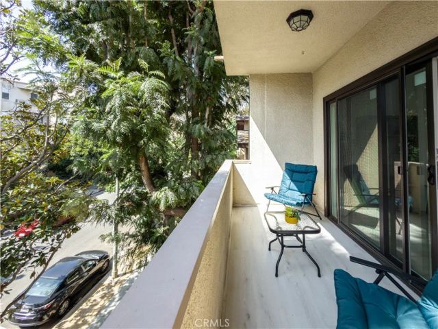 1944 Glendon 209, Los Angeles, CA 90025