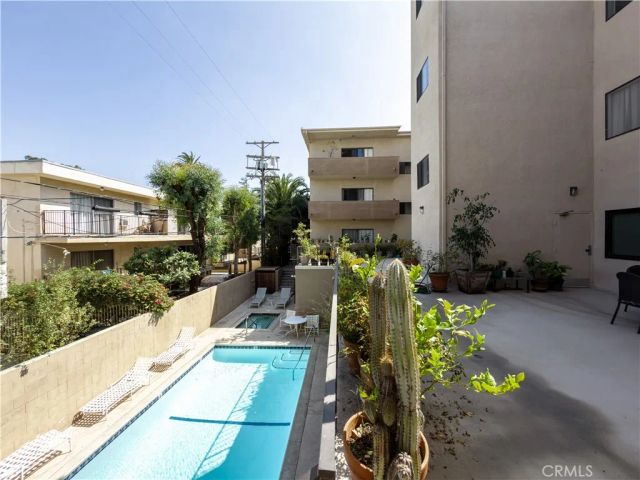 1944 Glendon 209, Los Angeles, CA 90025
