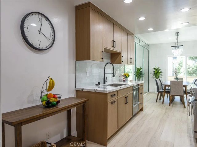 1944 Glendon 209, Los Angeles, CA 90025
