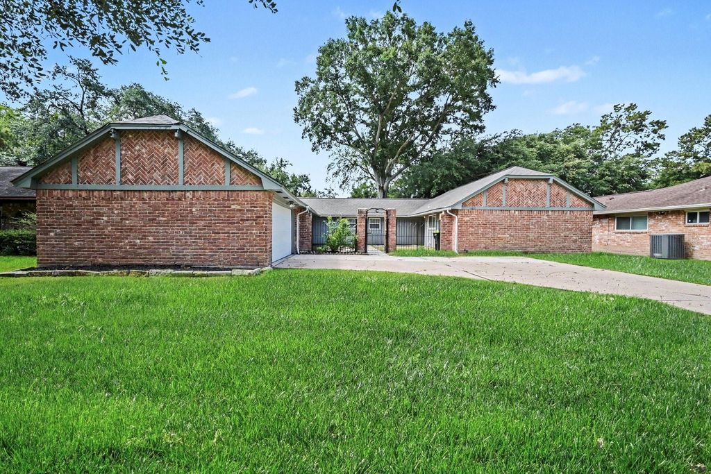 12615 Amado Drive, Houston, TX 77065
