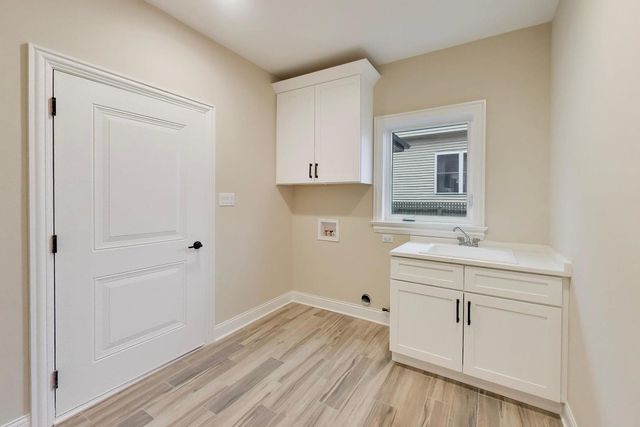 9322 S 54th Avenue, Oak Lawn, IL 60453