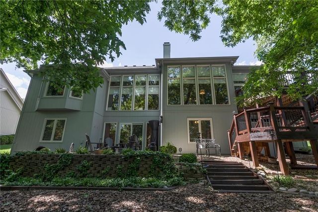 7611 Eicher Drive, Shawnee, KS 66217