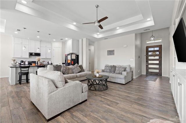 102 Heron Street, Los Fresnos, TX 78566