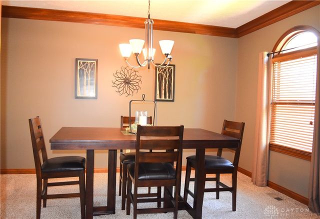 9 Eagles Way, Piqua, OH 45356