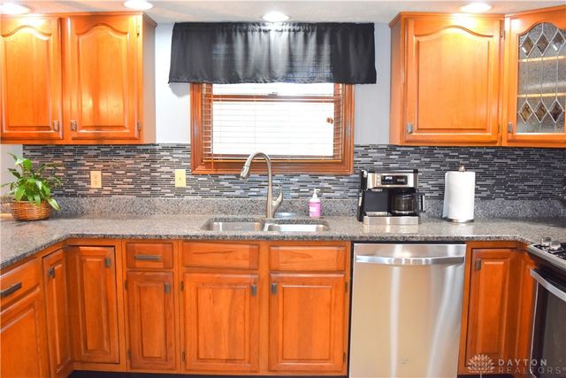 9 Eagles Way, Piqua, OH 45356