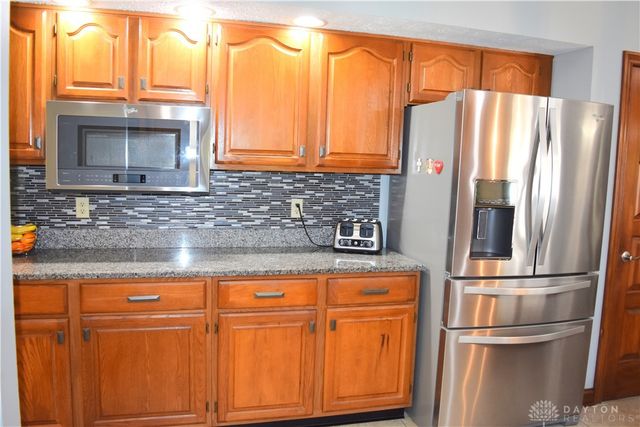 9 Eagles Way, Piqua, OH 45356