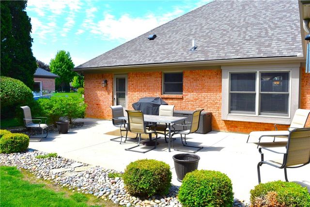 9 Eagles Way, Piqua, OH 45356