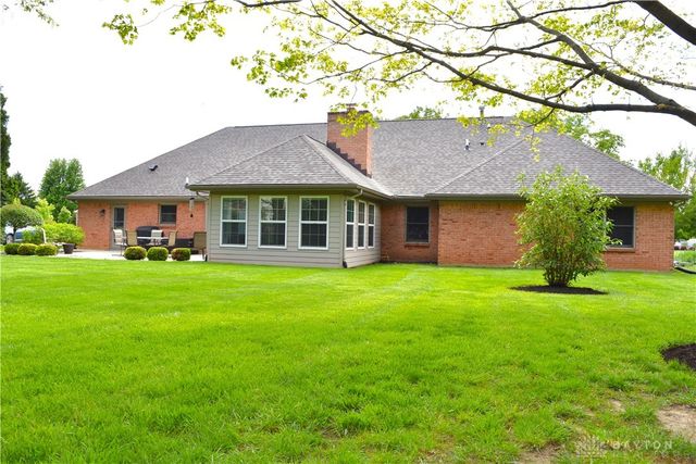 9 Eagles Way, Piqua, OH 45356