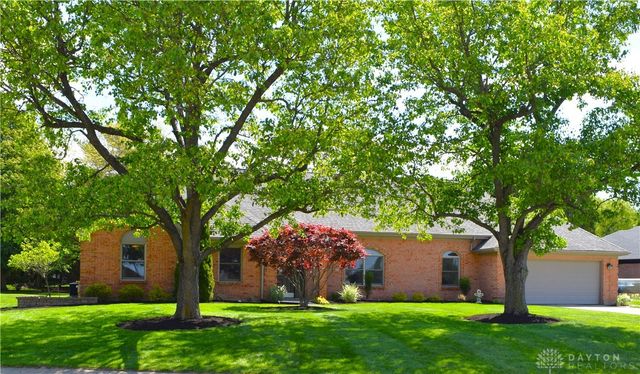 9 Eagles Way, Piqua, OH 45356