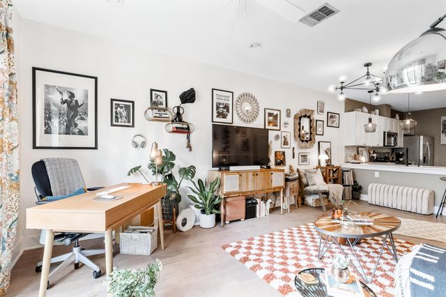 908 Nueces ST 24, Austin, TX 78701