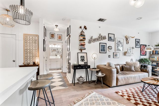 908 Nueces ST 24, Austin, TX 78701