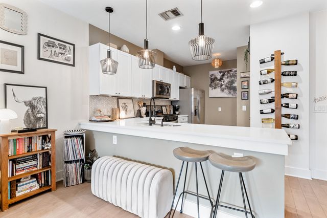 908 Nueces ST 24, Austin, TX 78701