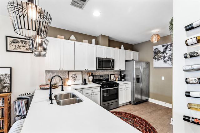 908 Nueces ST 24, Austin, TX 78701